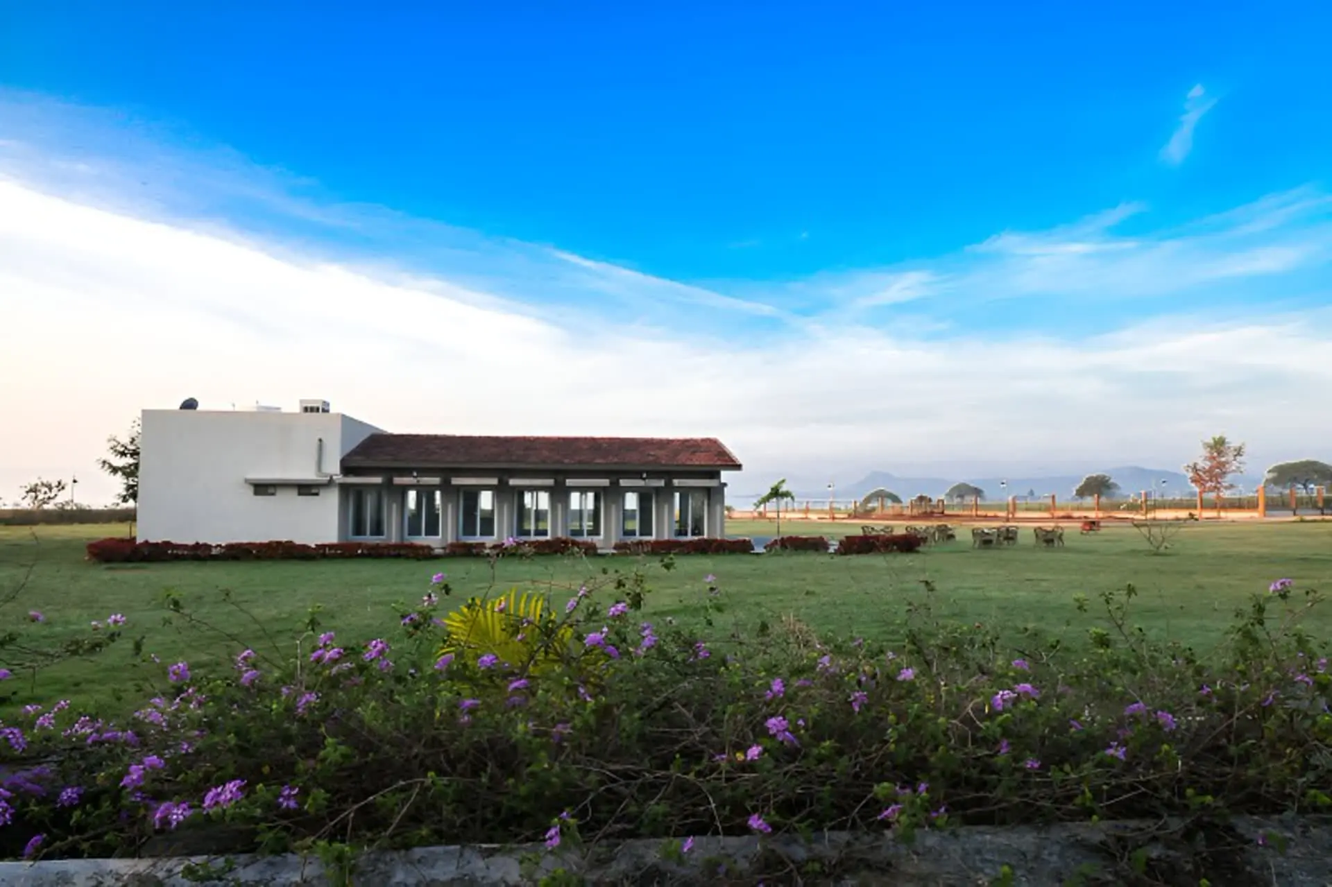 Villa Lawn 2 3