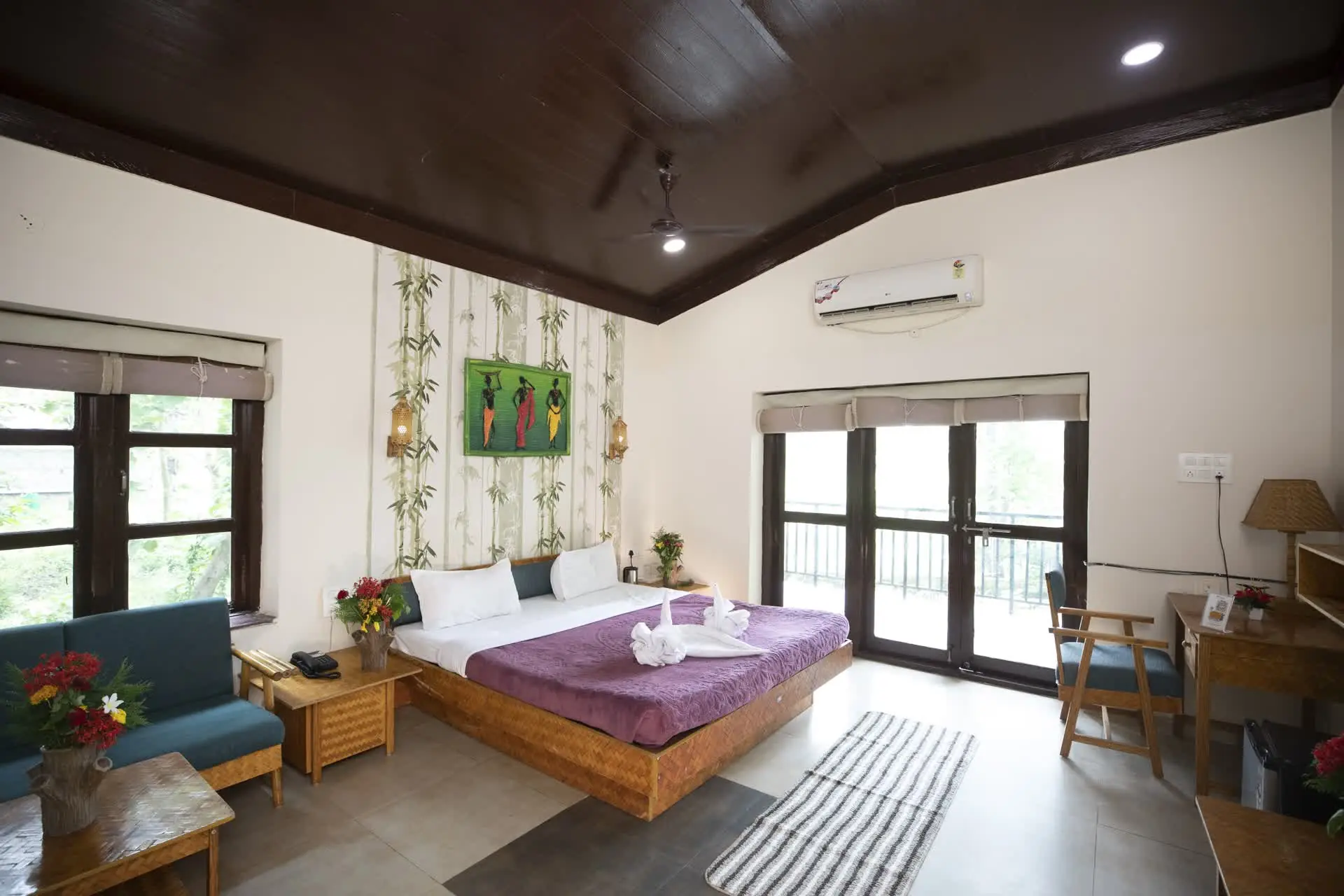 Deluxe Suite AC Non Lake View 4